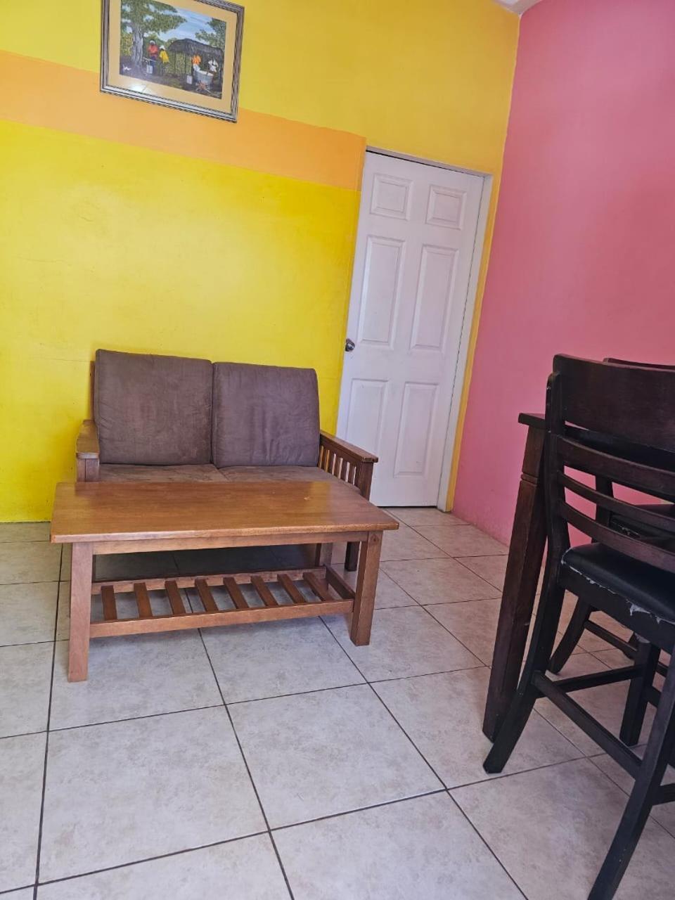 Fish Tobago Guesthouse Or Joy And Brandon Guesthouse Buccoo 객실 사진