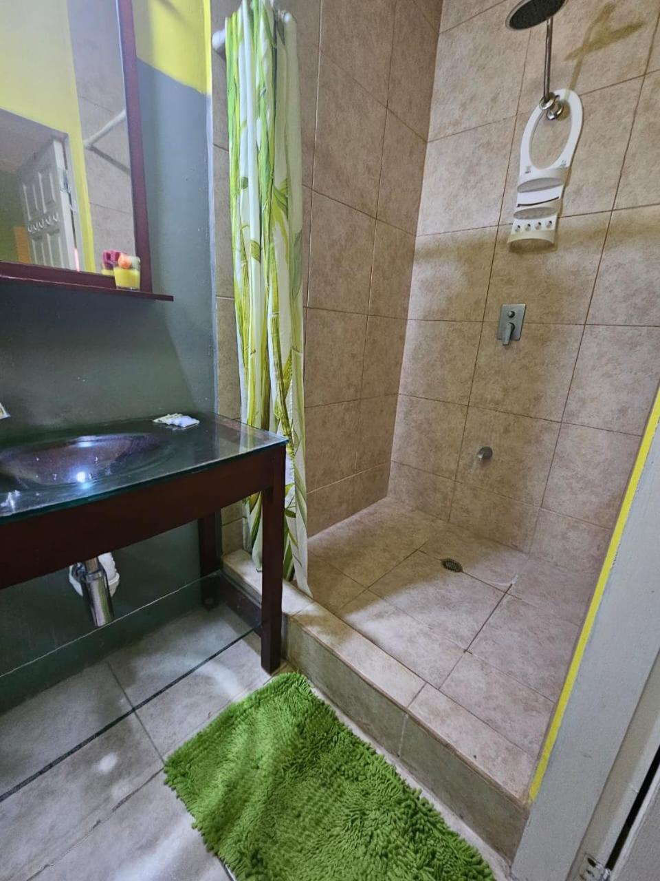 Fish Tobago Guesthouse Or Joy And Brandon Guesthouse Buccoo 객실 사진