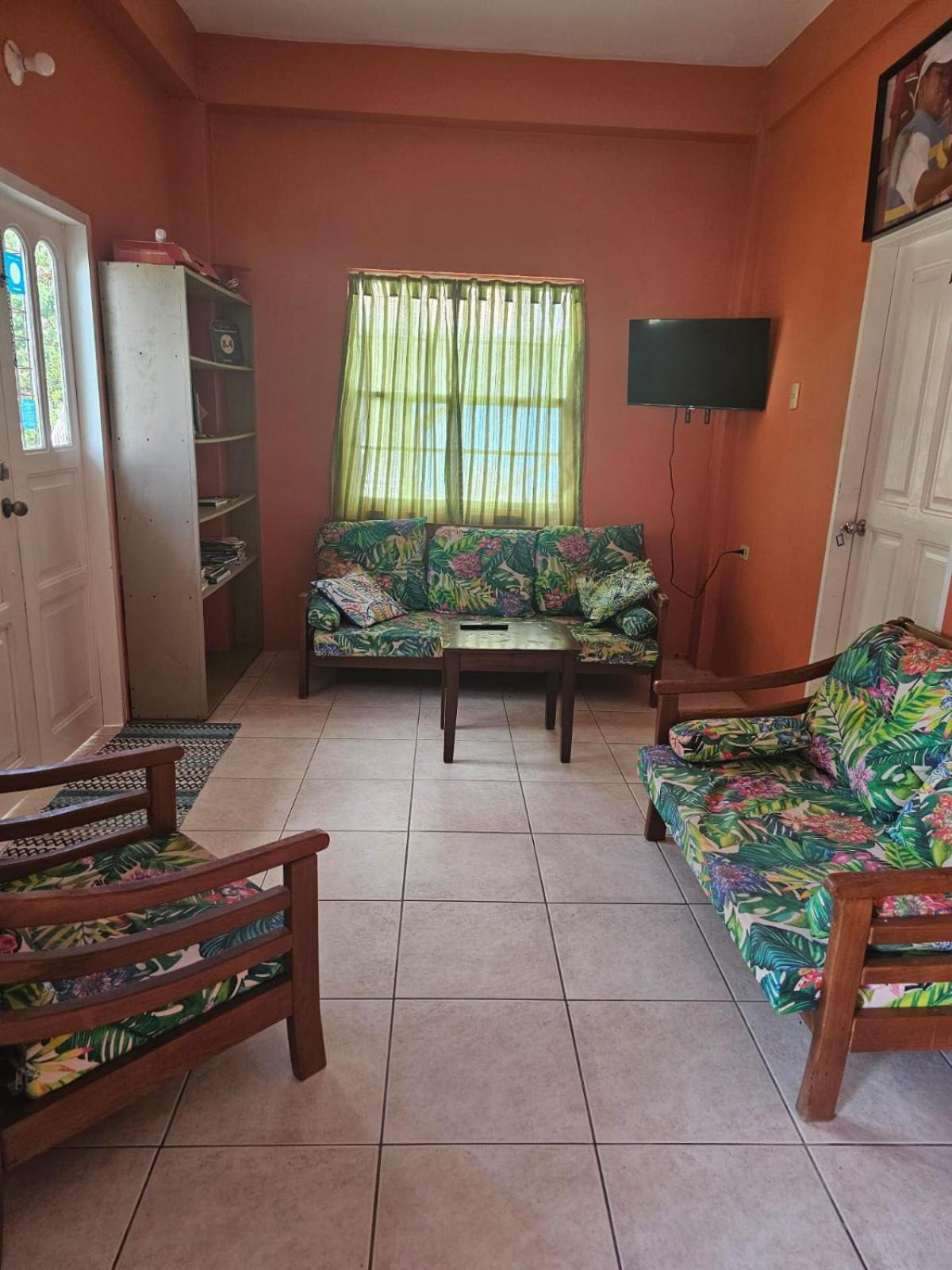 Fish Tobago Guesthouse Or Joy And Brandon Guesthouse Buccoo 객실 사진