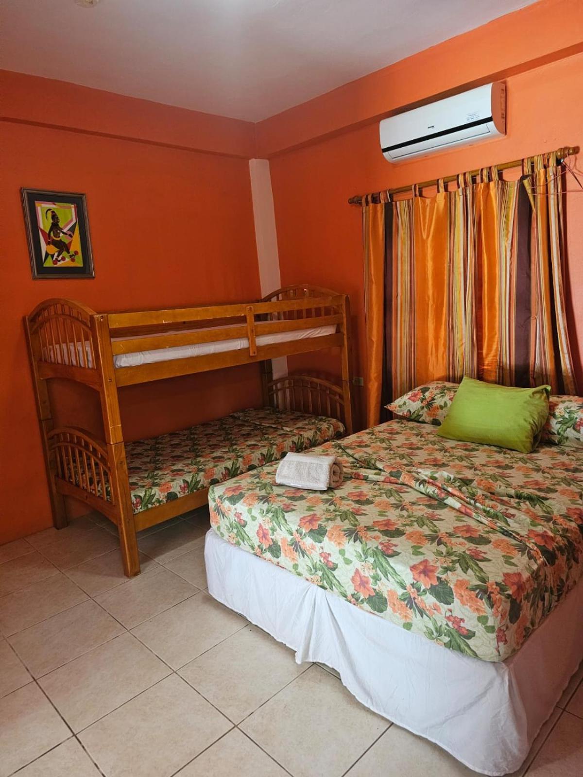Fish Tobago Guesthouse Or Joy And Brandon Guesthouse Buccoo 객실 사진