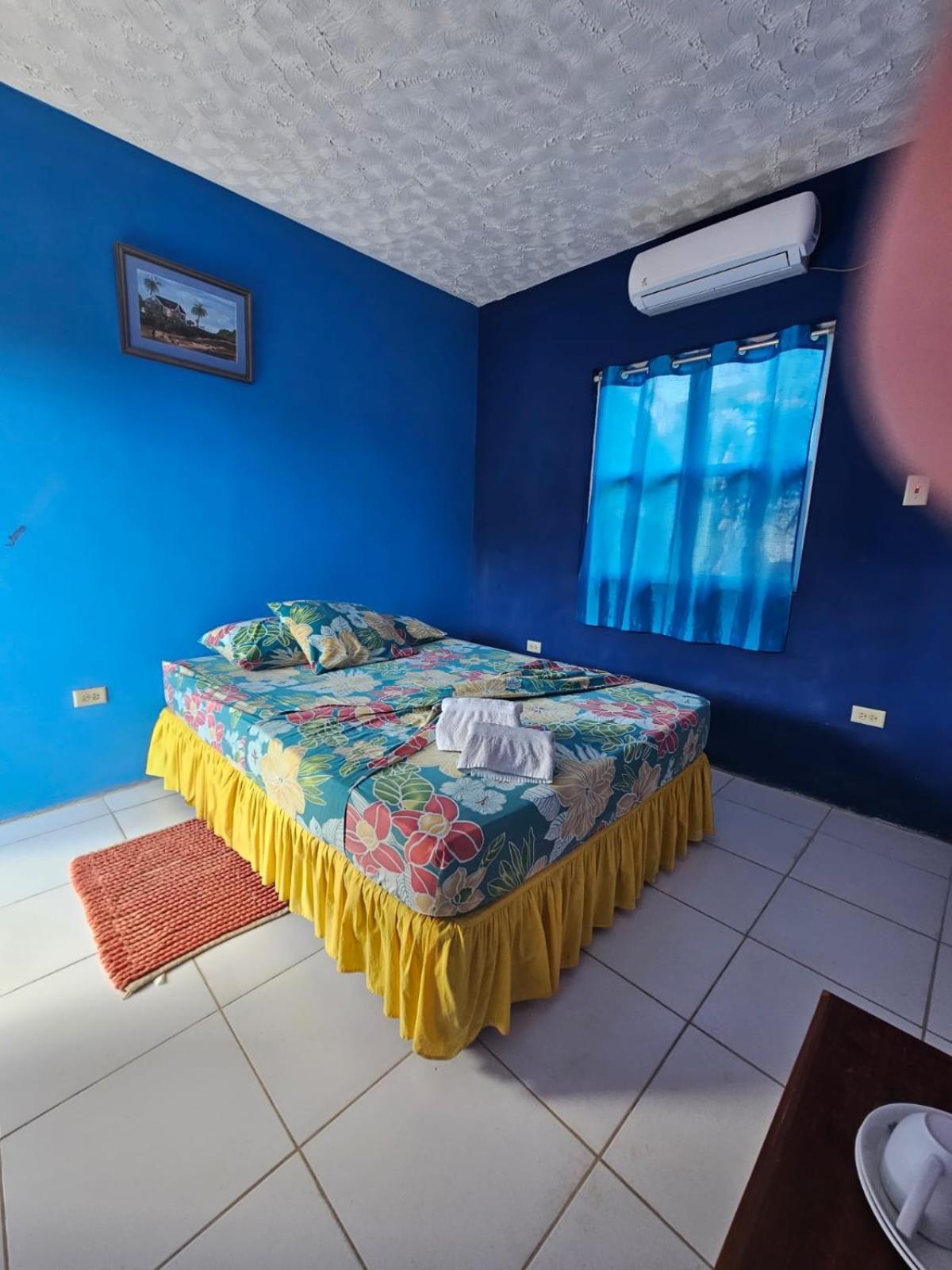 Fish Tobago Guesthouse Or Joy And Brandon Guesthouse Buccoo 객실 사진