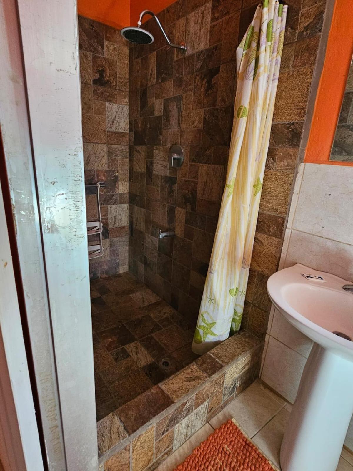 Fish Tobago Guesthouse Or Joy And Brandon Guesthouse Buccoo 객실 사진
