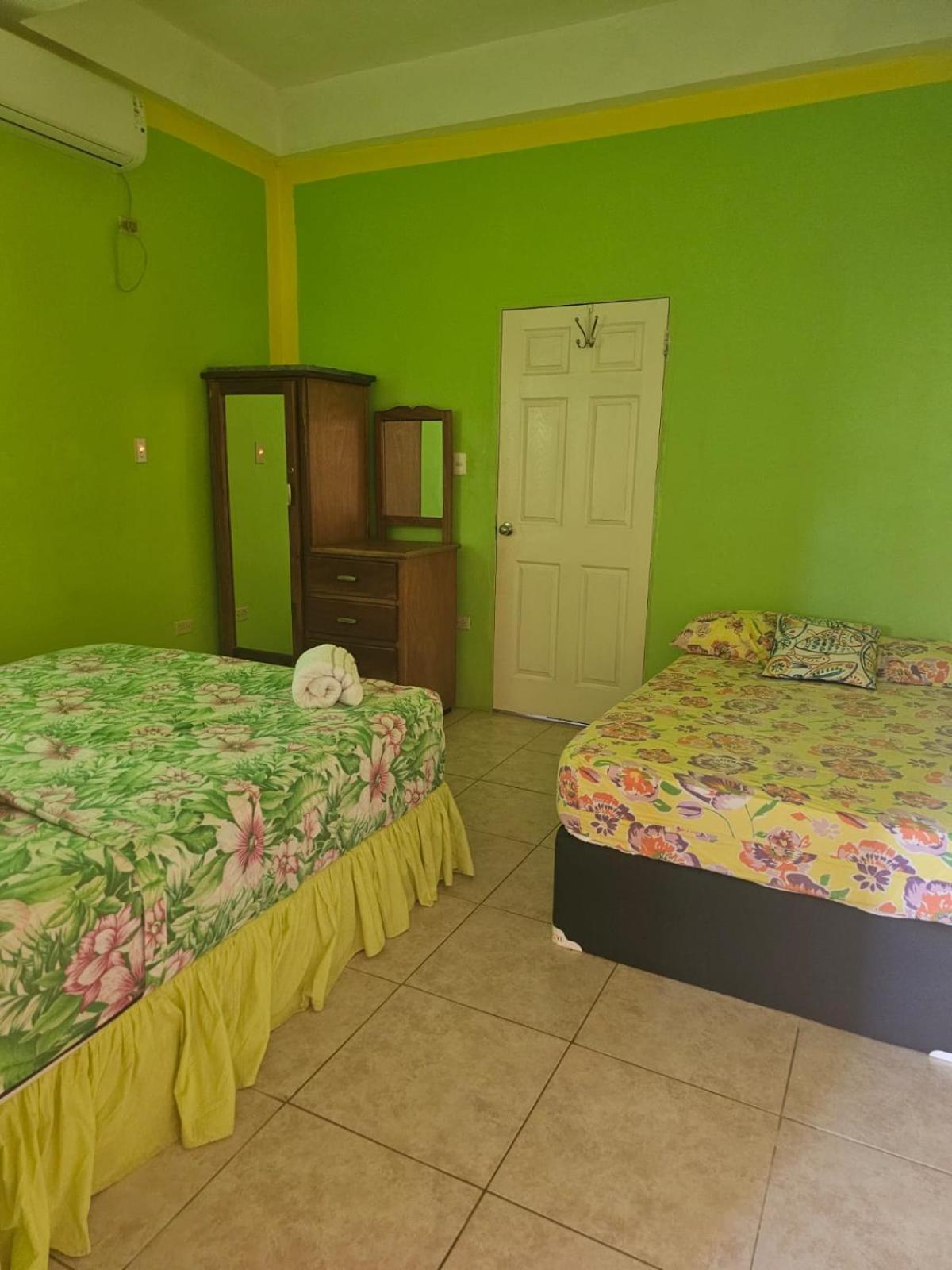 Fish Tobago Guesthouse Or Joy And Brandon Guesthouse Buccoo 객실 사진