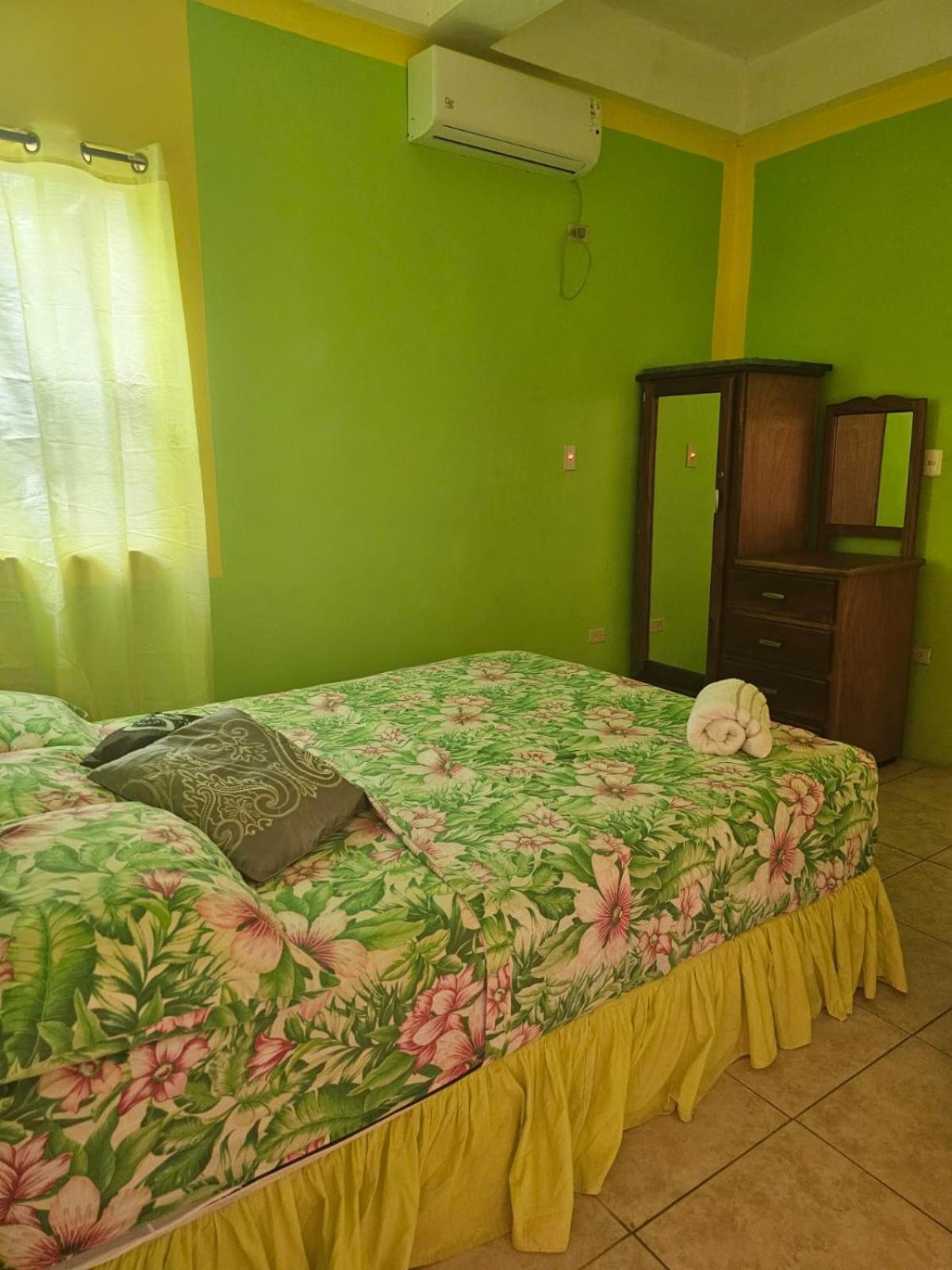Fish Tobago Guesthouse Or Joy And Brandon Guesthouse Buccoo 객실 사진