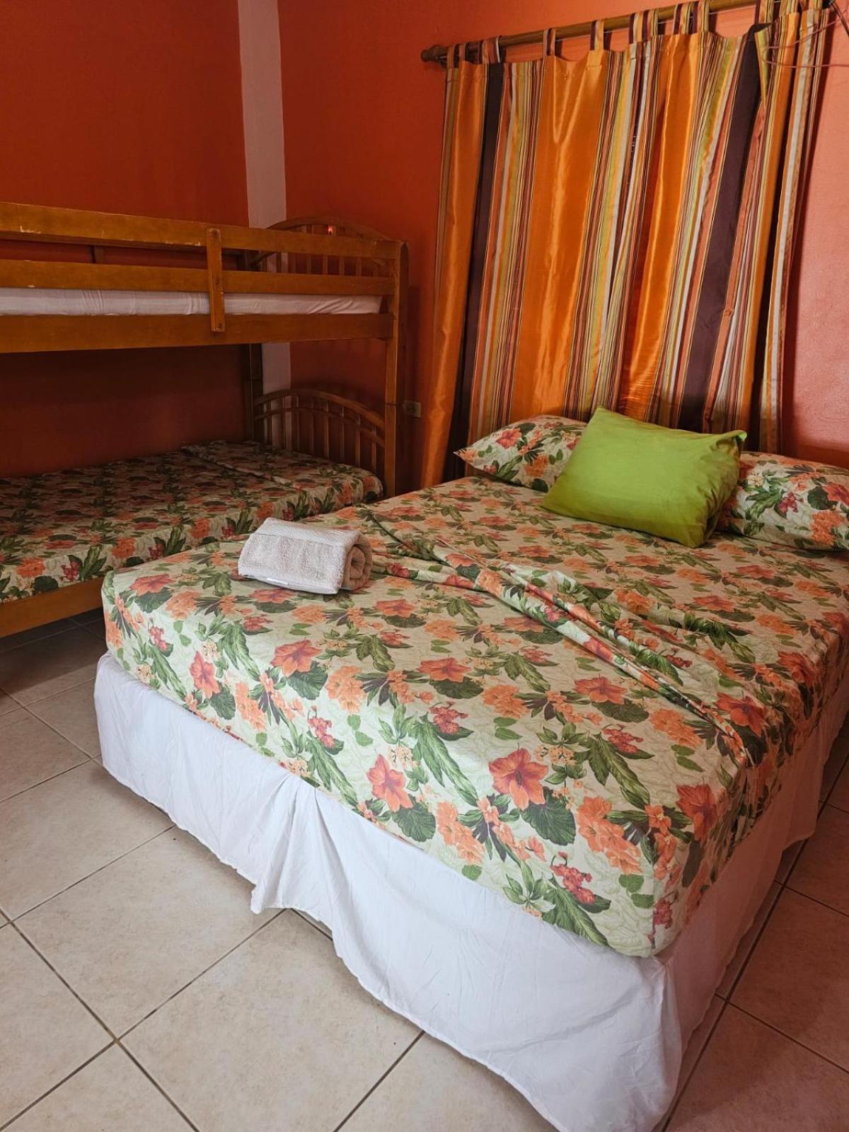 Fish Tobago Guesthouse Or Joy And Brandon Guesthouse Buccoo 객실 사진